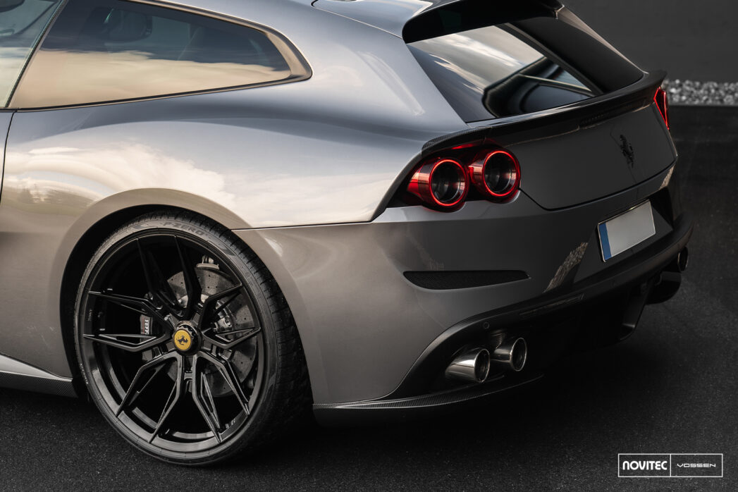 페라리 GTC4LUSSO