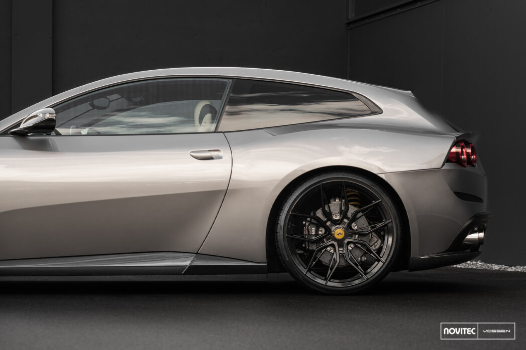 페라리 GTC4LUSSO